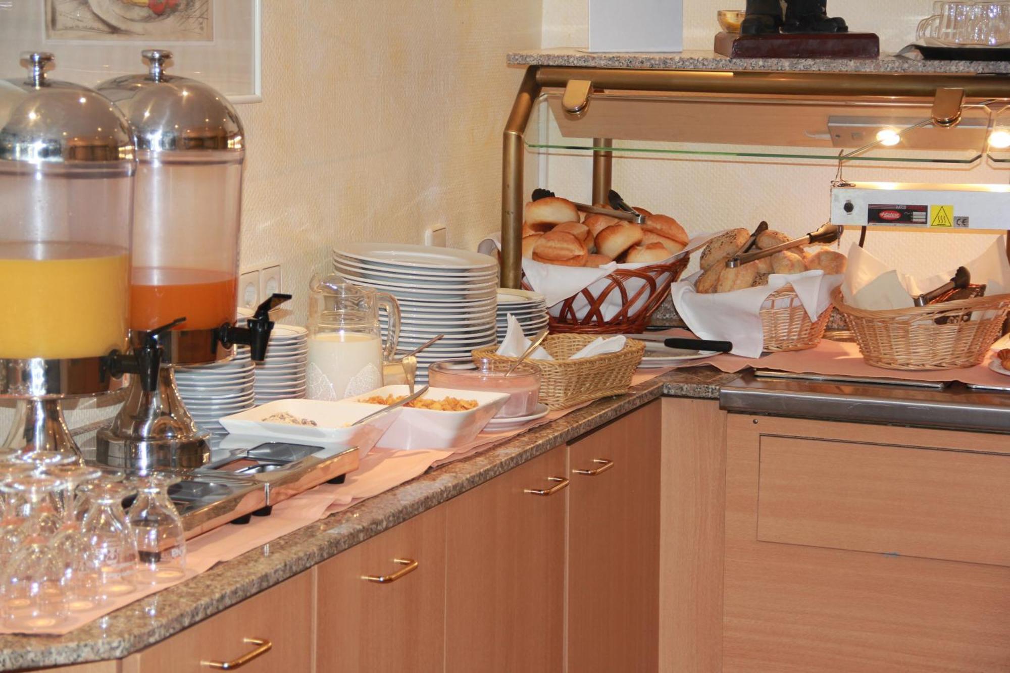 Hotel Rahserhof Фирзен Екстериор снимка